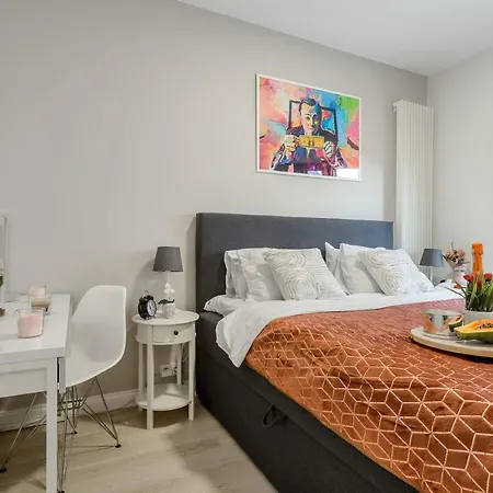 Apartament Luxury On Grzybowska Street In Warszawa