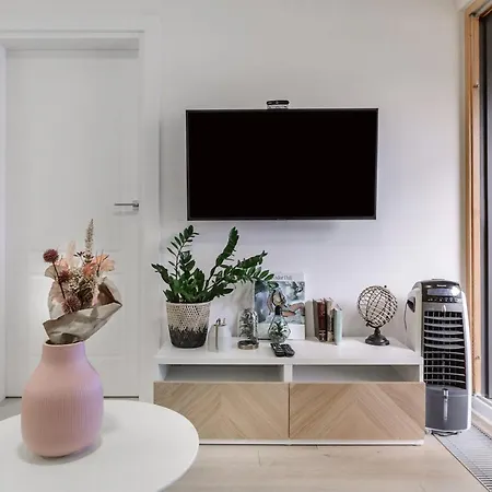 Luxury On Grzybowska Street In Apartment Warsaw